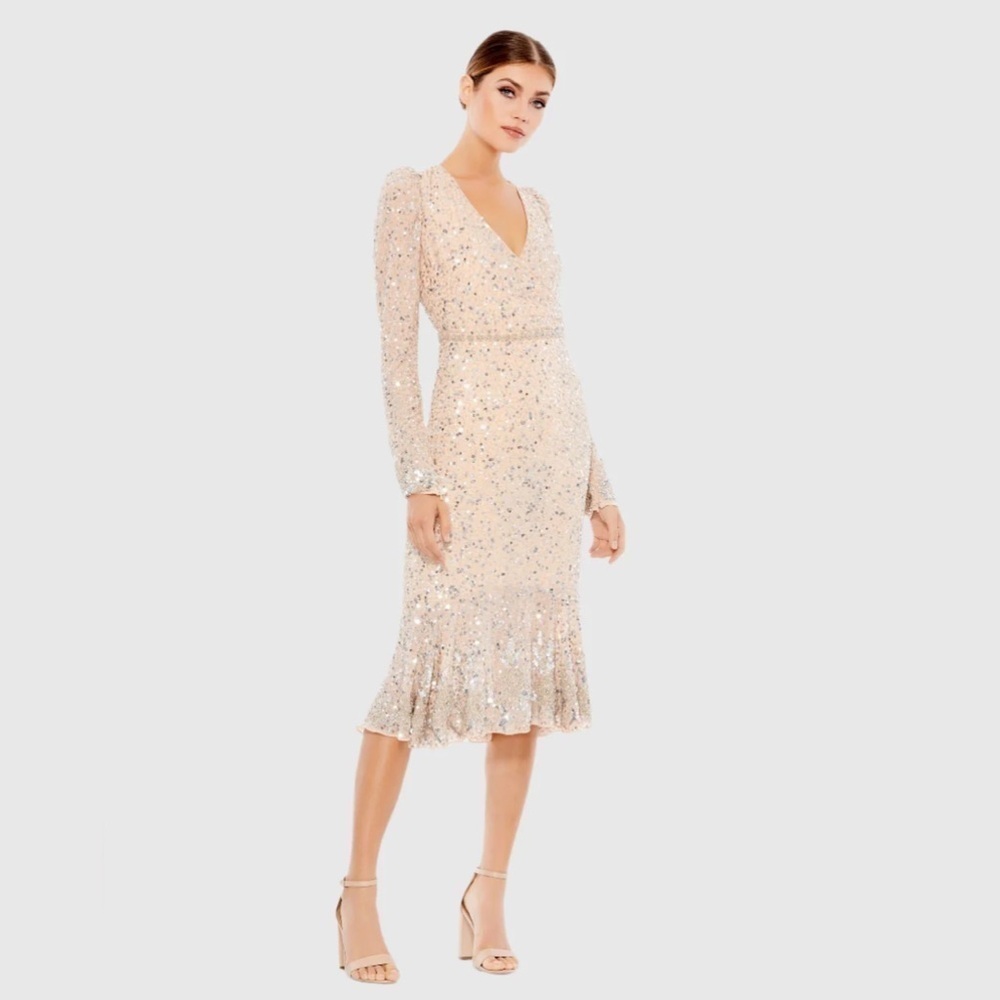 MAC DUGGAL 10740 NWOT
Sequin Dress with Embellished Hemline and Belt